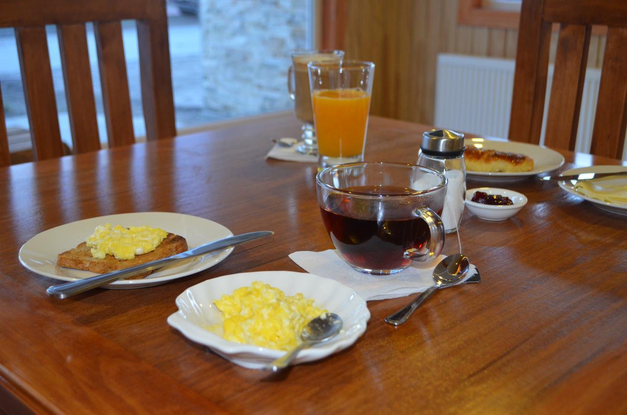Hostal Camino De Santiago Puerto Natales Ngoại thất bức ảnh